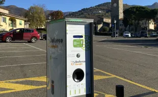 colonnina per la ricarica delle auto elettriche