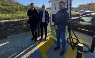 colonnina per la ricarica delle auto elettriche