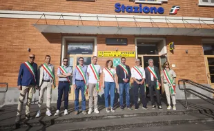 Flashmob dei Sindaci del Valdarno aretino e fiorentino alla stazione di San Giovanni Valdarno