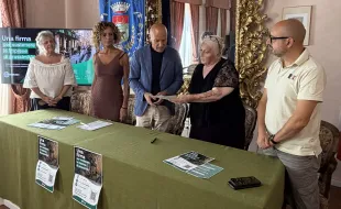 Consegna dell'ODG approvato in Consiglio Comunale del 30 luglio
