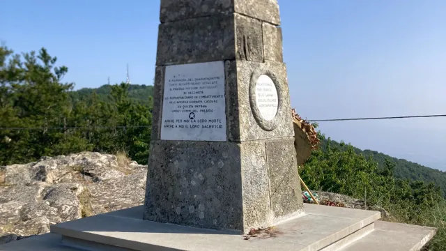 Cippo del Monte Secchieta in ricordo dei partigiani