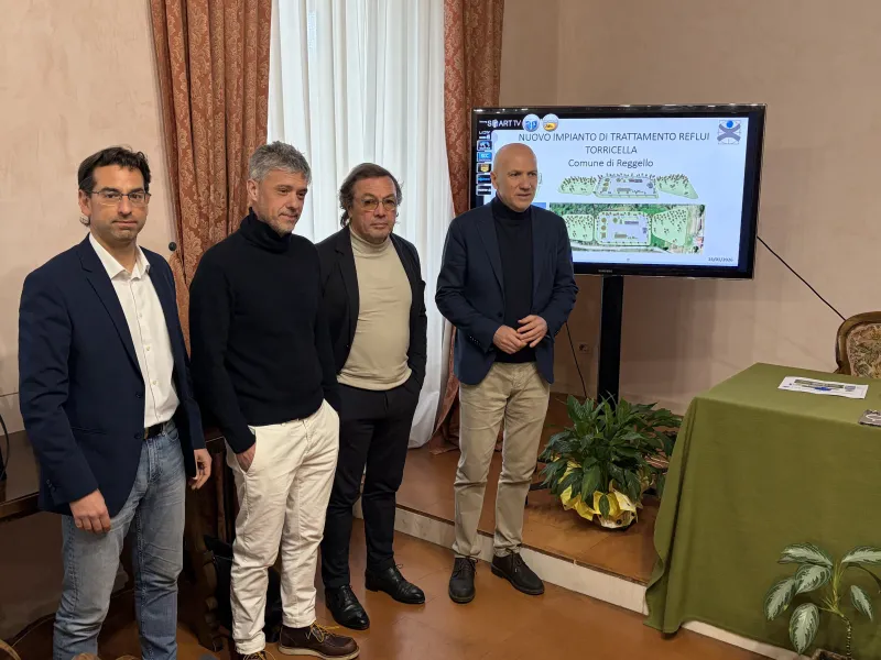 Foto durante la conferenza stampa sul nuovo depuratore di Reggello