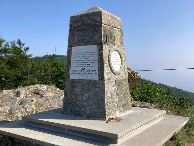 Cippo del Monte Secchieta in ricordo dei partigiani